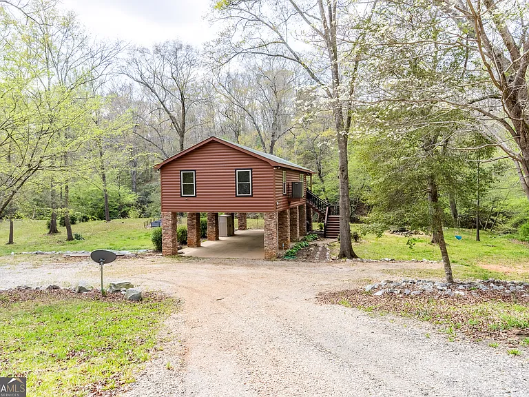 597 Meadow Brook Ln — Photo 5