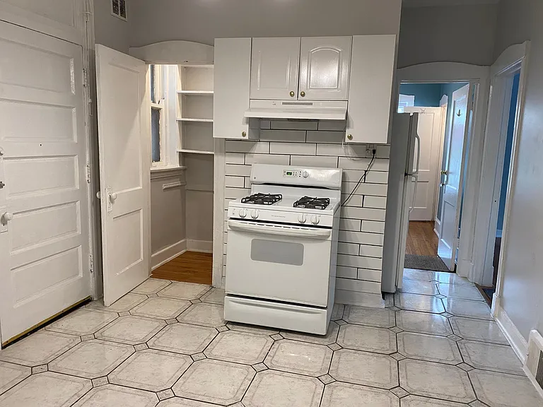1753 W Catalpa Ave #1 — Photo 3