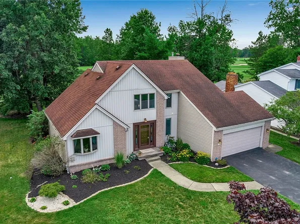 135 White Cedar Dr, East Amherst, NY 14051