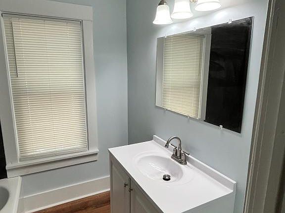 4th image of 512 E Goundry St
