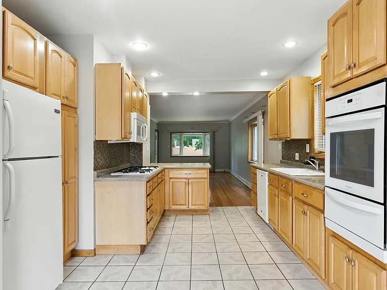 5837 W Peterson Ave #1 — Photo 6