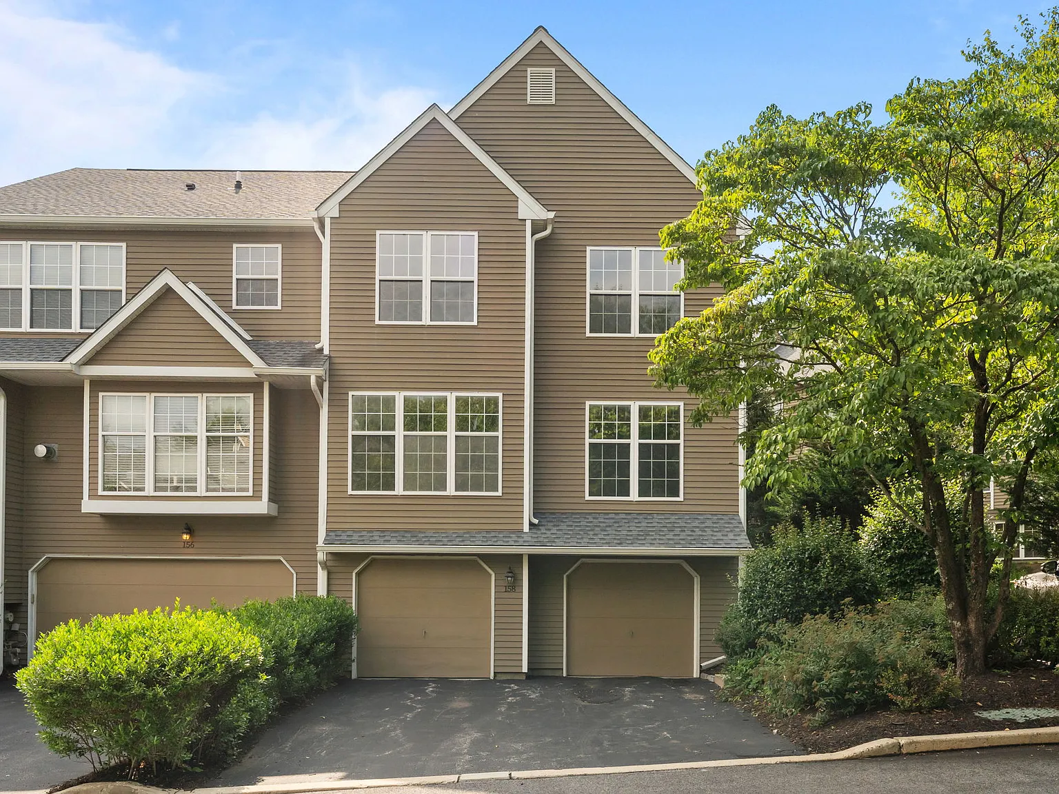 3 bed, 2174 sqft, $3,100 — Photo 3