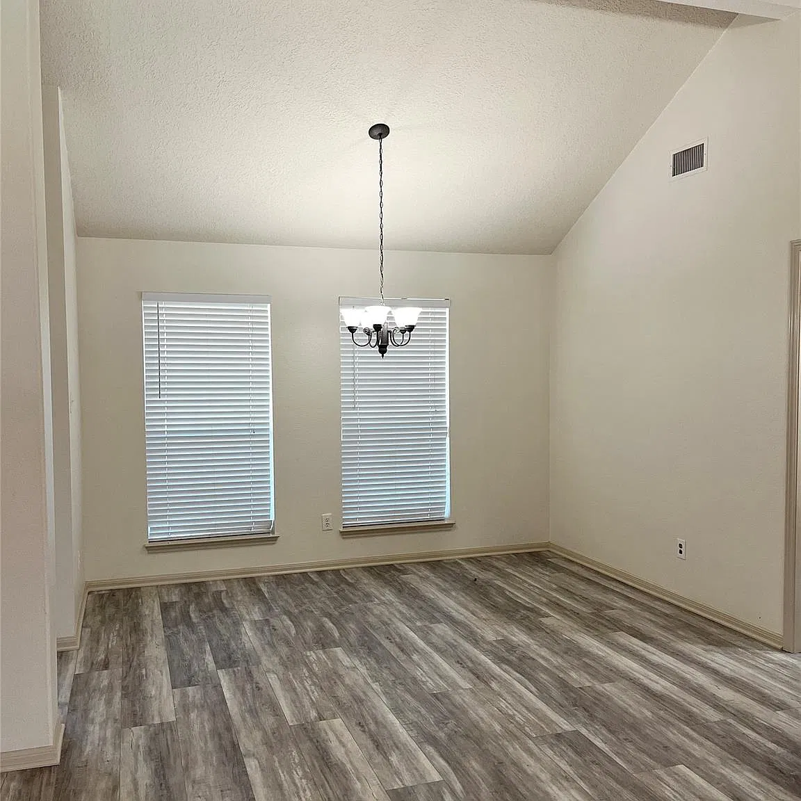 4 bed, 2.0 bath, 2150 sqft, $3,000 — Photo 4