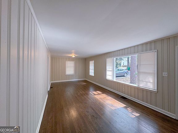 5th image of 478 Pine Dr