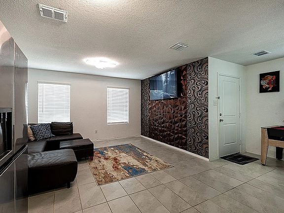 3rd image of 465 Corsair Way