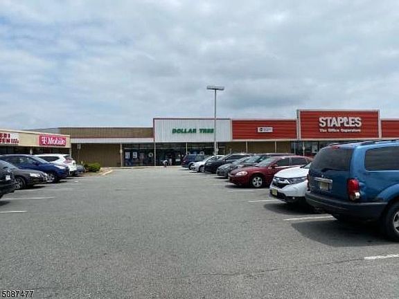 4th image of 117 Bloomfield Ave
