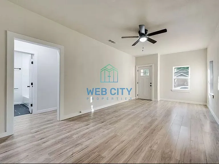 2826 Casey St — Photo 4