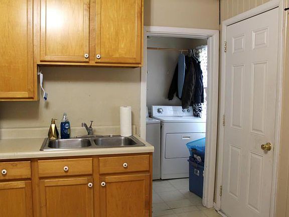 Kitchen/laundry area (washer/dryer not currently included)