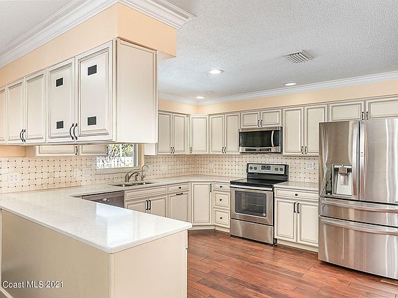 4th image of 1226 Yacht Club Blvd