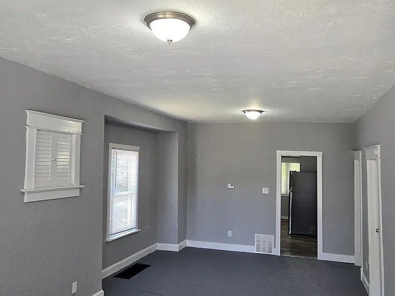 1541 Chelsea Ave — Photo 4
