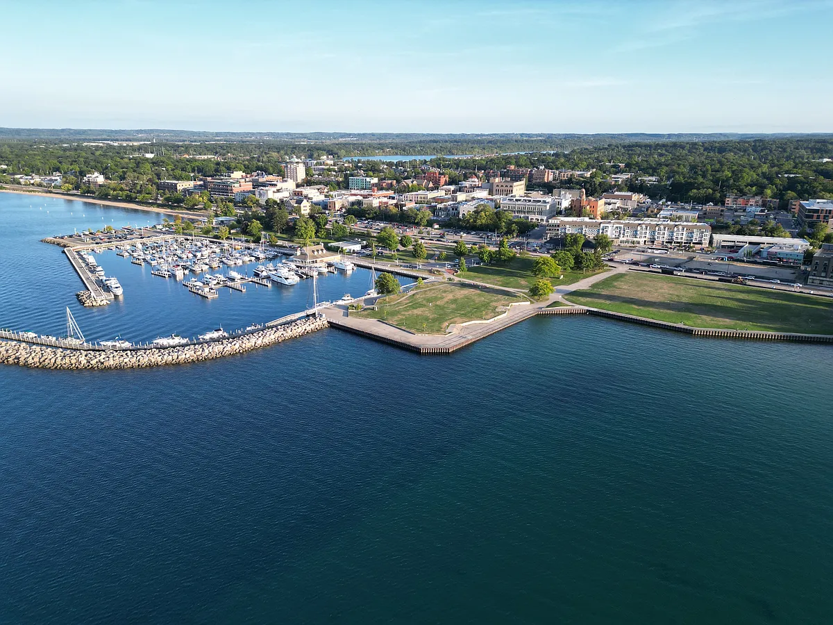 Building Photo - Breakwater