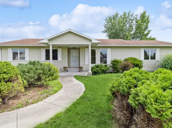 1018 Cherokee St, Nevada, IA 50201