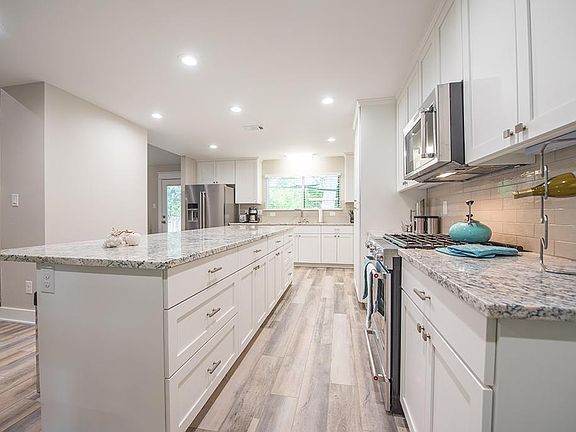 5th image of 1802 Lightfoot Dr