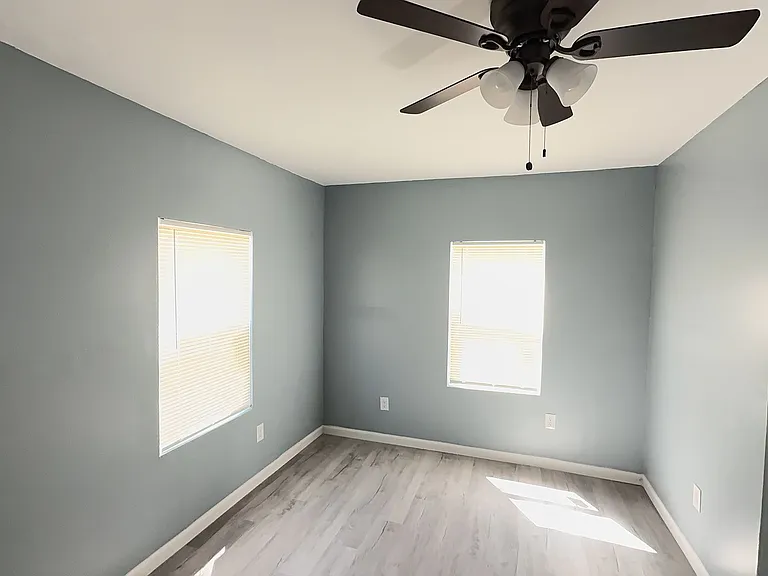 714 McArthur Dr — Photo 2
