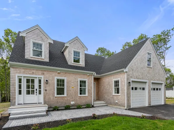 10 Laurel Cir, Forestdale, MA 02644