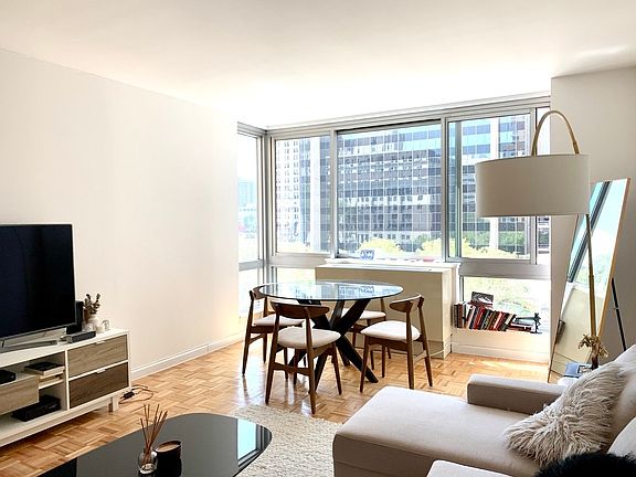 5th image of 111 Worth St APT 4X