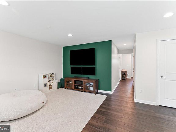 5th image of 1884 Thistle Ct