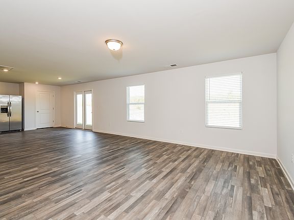 3rd image of 46 Oxford Ln