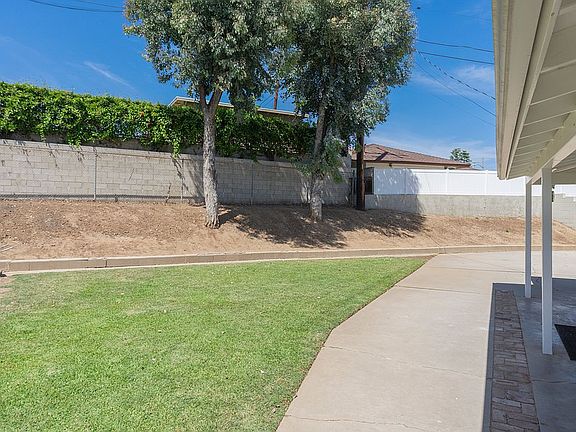 4th image of 16131 Janine Dr