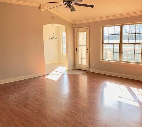 3rd image of 414 Meadow Wood Ln