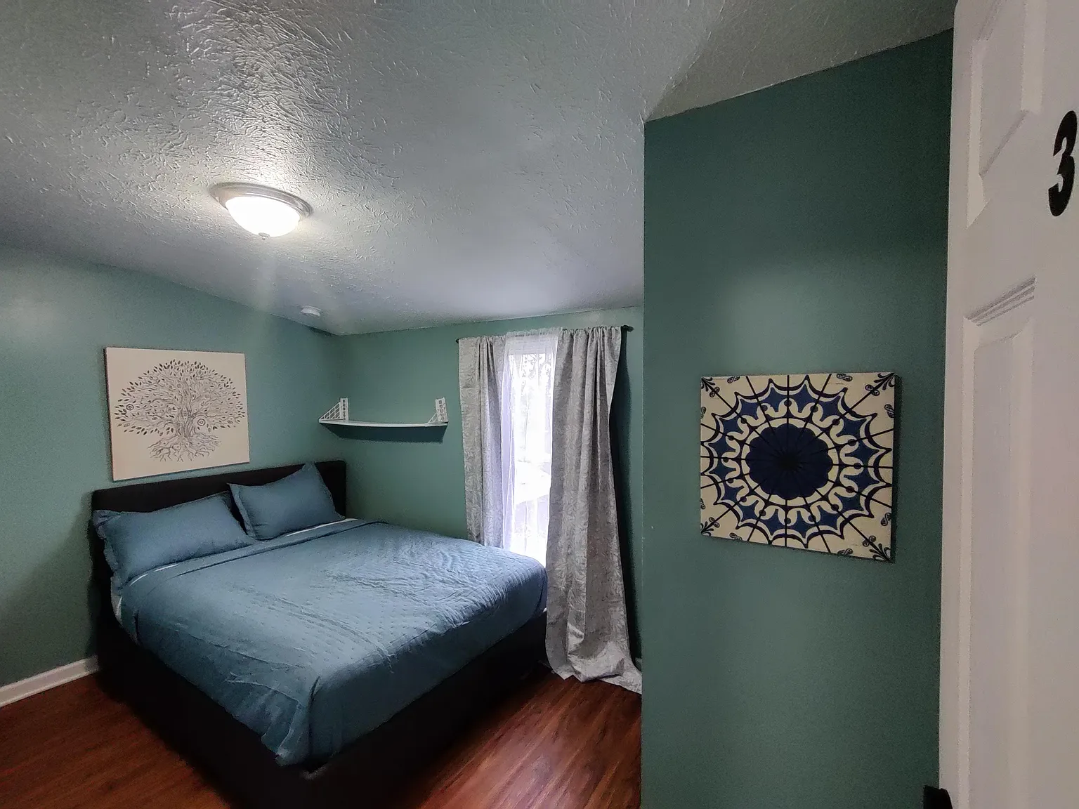 4 bed, 3.0 bath, 1450 sqft, $728 — Photo 1