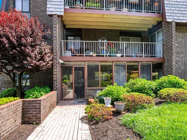 10 Stonehenge Cir APT 1, Baltimore, MD 21208