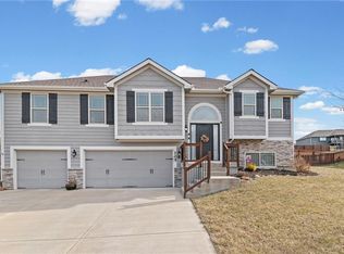 705 Chisam Rd, Kearney, MO 64060