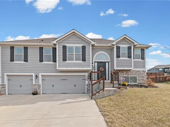 705 Chisam Rd, Kearney, MO 64060
