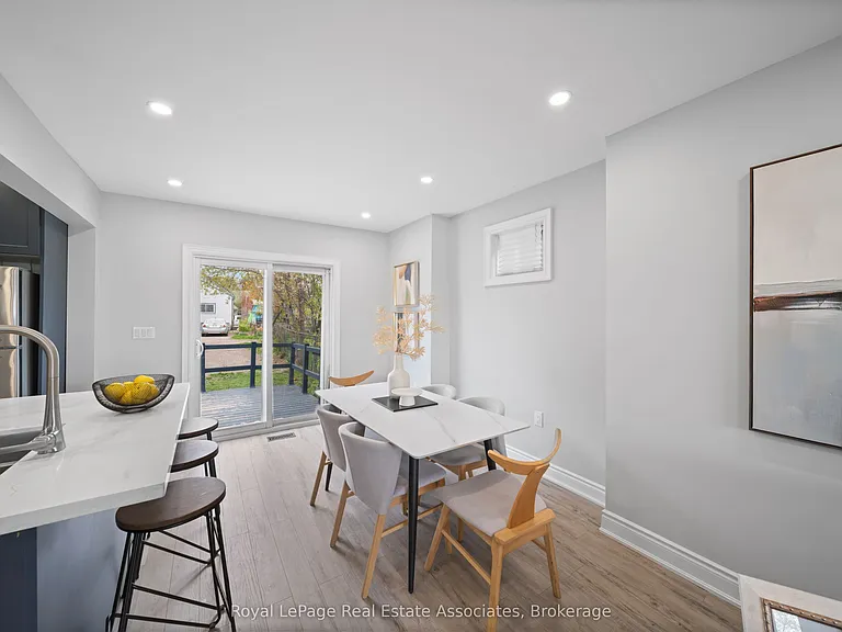 305 Weir St N #UPPER — Photo 7