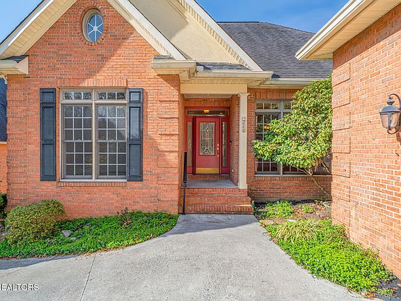 5th image of 220 Skyview Dr