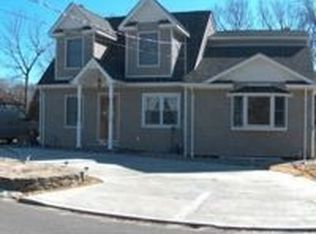 88 Coventry Ave, Mastic, NY 11950
