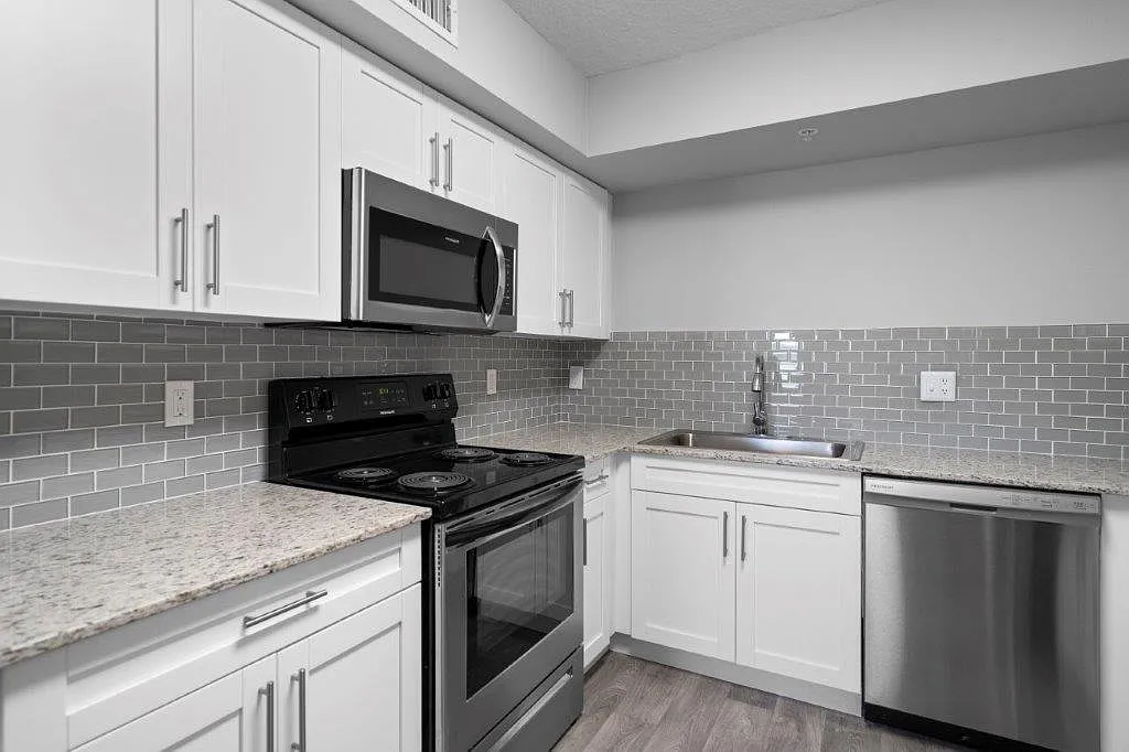 Sanctuary Cove Apartments — Photo 4
