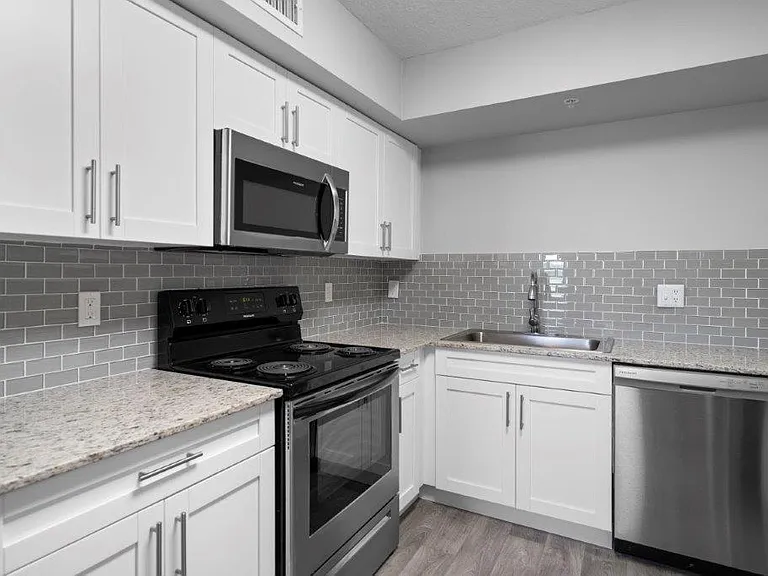 Sanctuary Cove Apartments — Photo 4