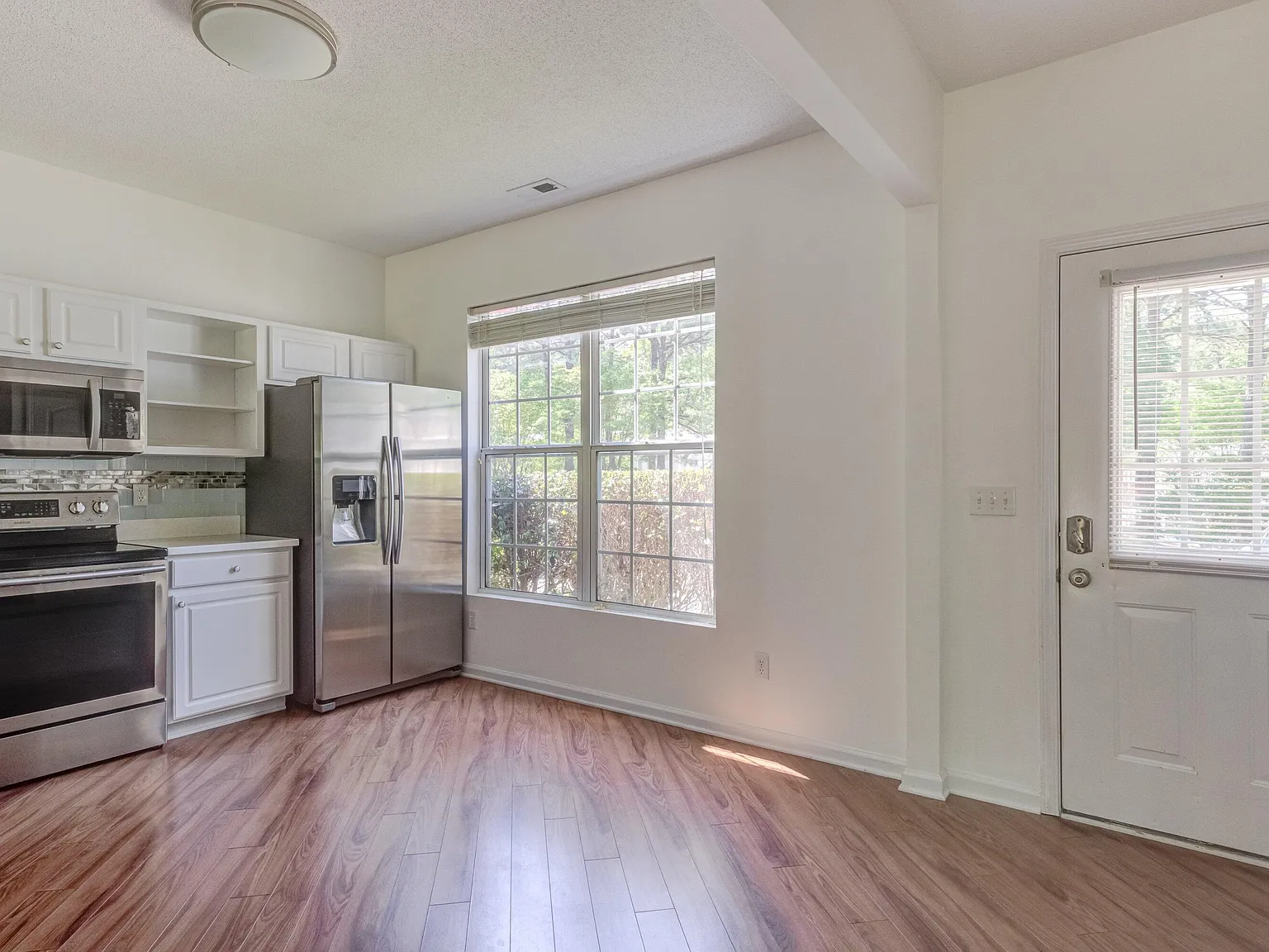 2 bed, 2.5 bath, $1,800 — Photo 4