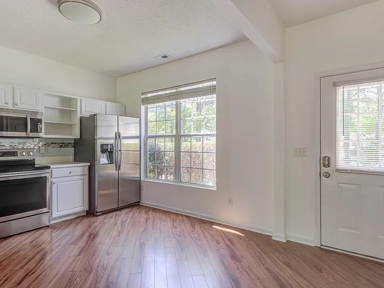 306 Orchard Park Dr — Photo 4
