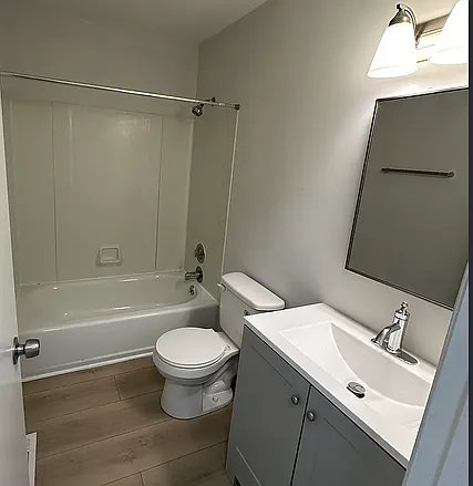 2 bed, 1050 sqft, $1,690 — Photo 3