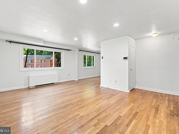 4th image of 95 E Wayne Ave APT 212
