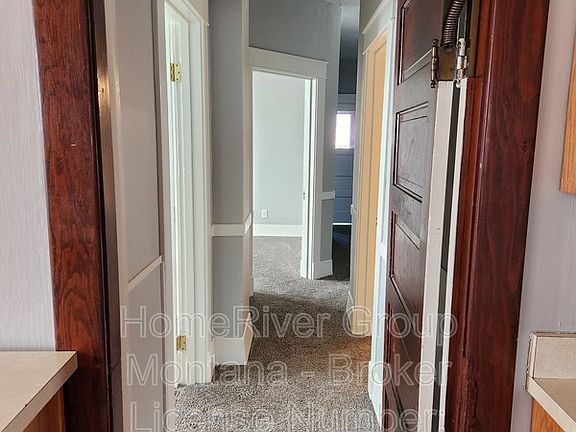 5th image of 546 S 3rd St W