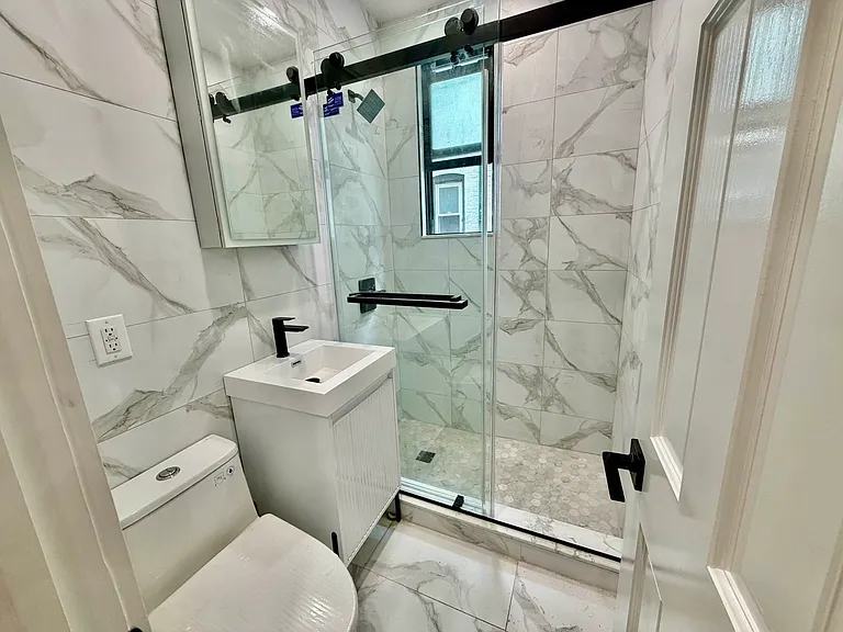 32-18 34th St #2R — Photo 3