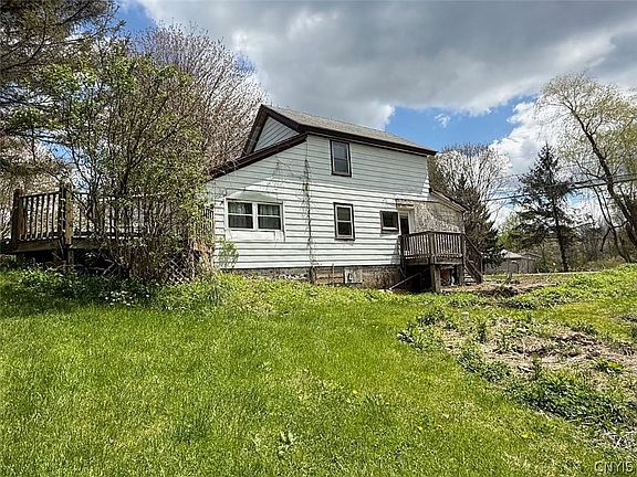 4th image of 834 Rowlee Rd