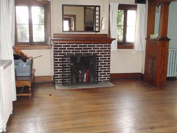 4th image of 425 Erie St