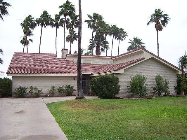 1st image of 416 Palm Valley Dr E