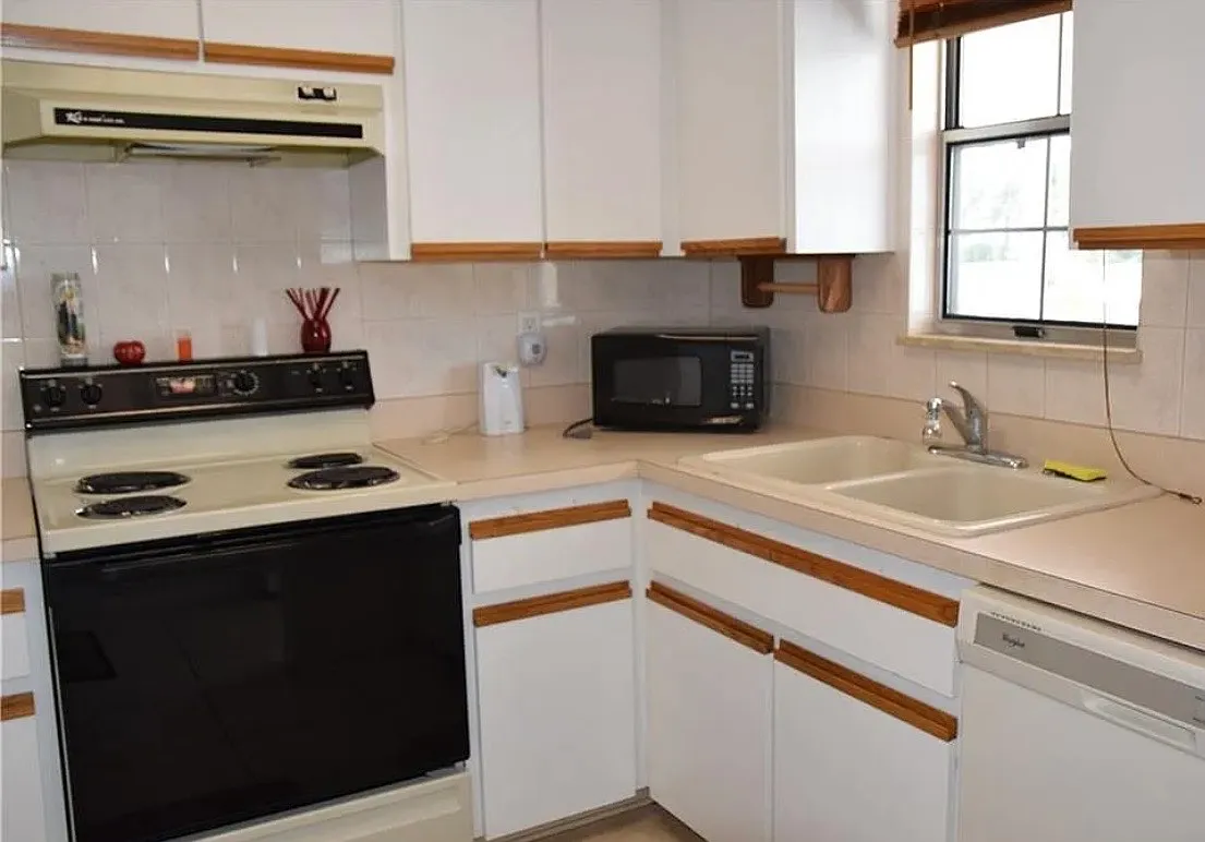 2 bed, 800 sqft, $1,400 — Photo 2