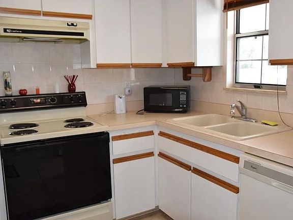 3rd image of 6340 Providence Cir