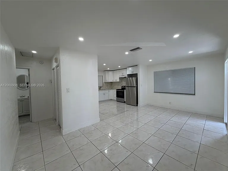 732 SW 6th St #732 — Photo 3