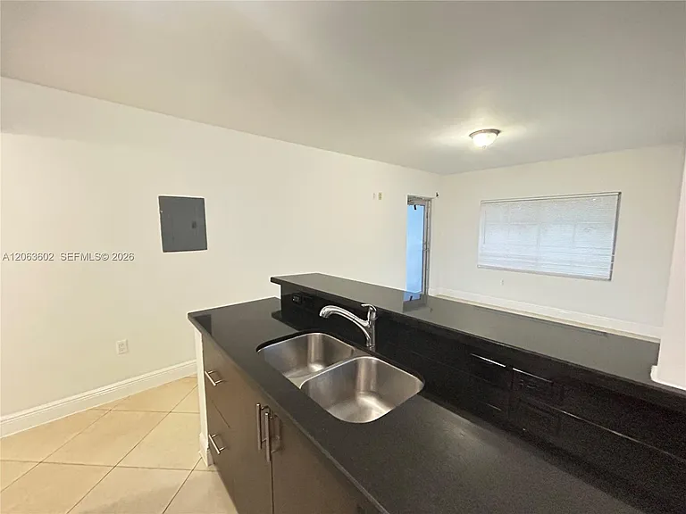 1034 Lenox Ave #10 — Photo 3