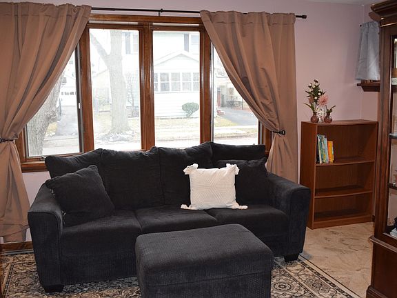 Covered Porch w/ Bay Window