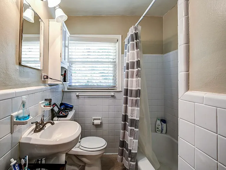 1271 Kingsley Cir NE #B — Photo 5