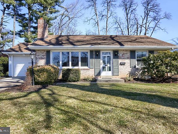 2nd image of 5 Round Hill Rd