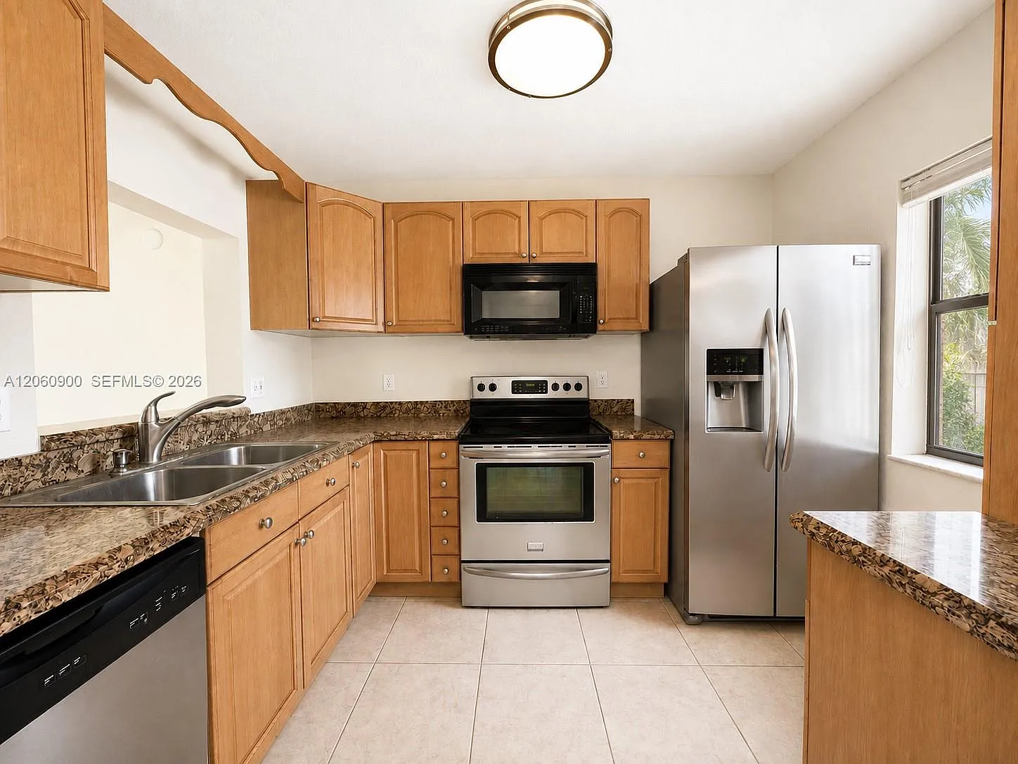 Kensington Walk Condo — Photo 4